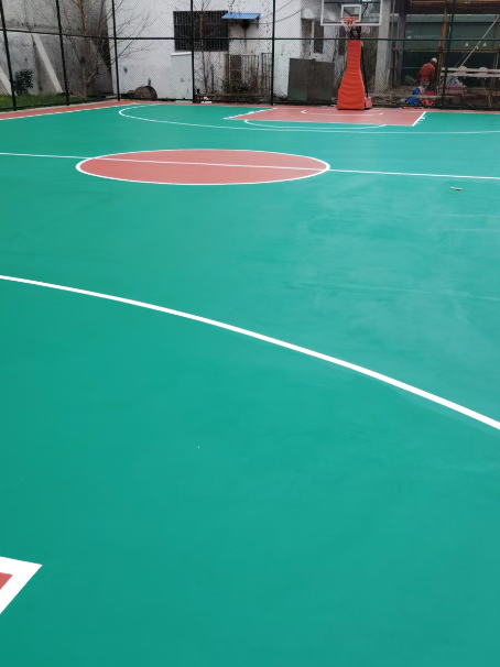 柳州 球场长期使用易出现地面开裂